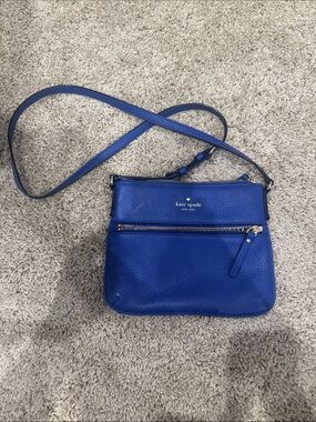 kate spade cobalt blue pebbled leather crossbody bag